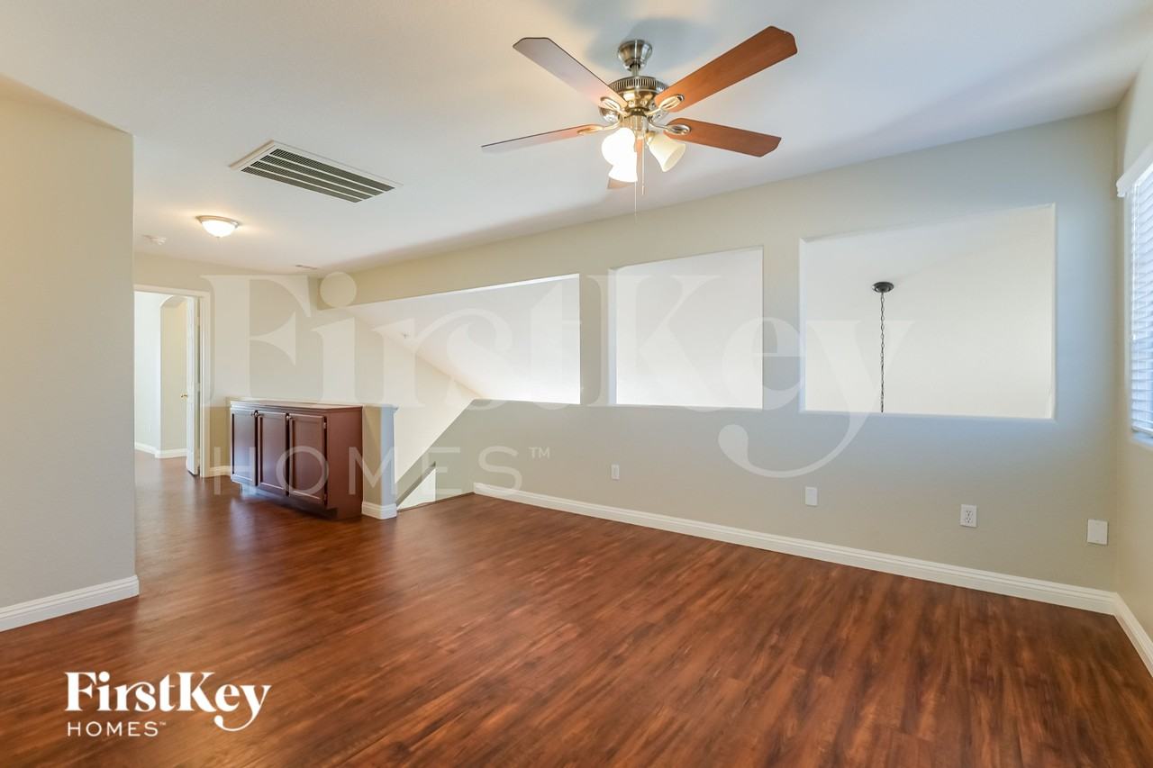 655 Corona Run Ave - Photo 5 of 15