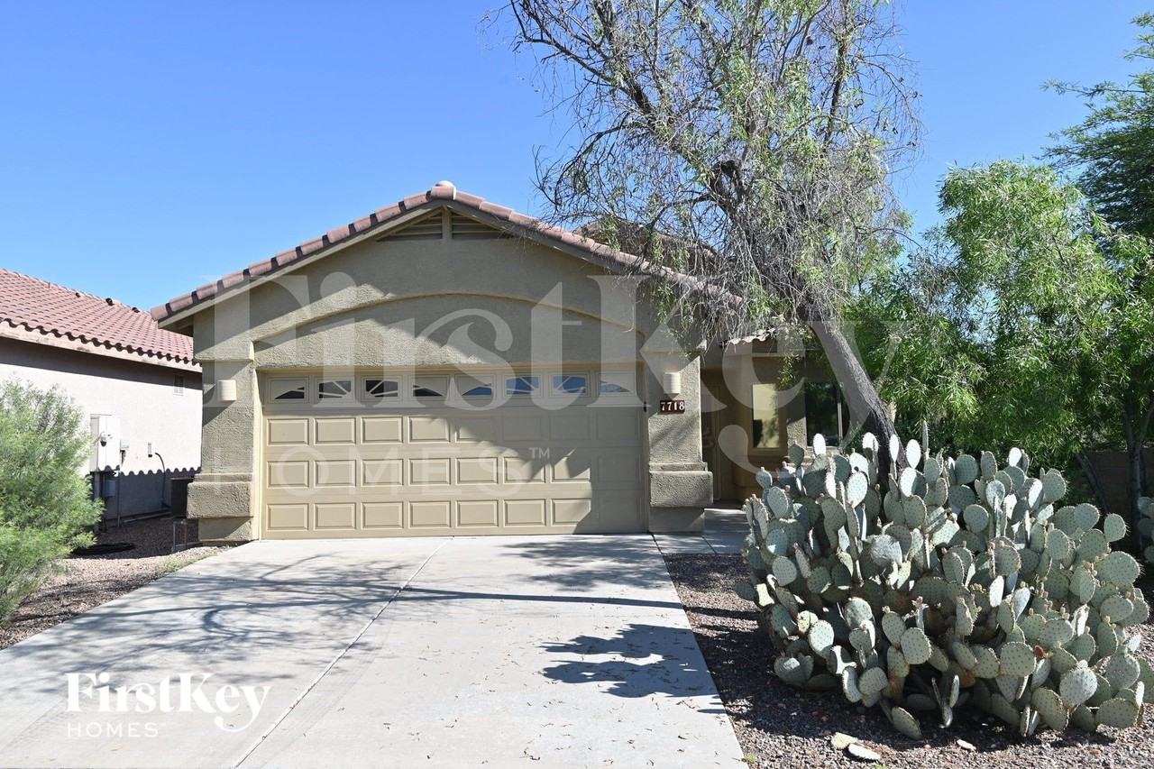 7718 W Sombrero View Ln