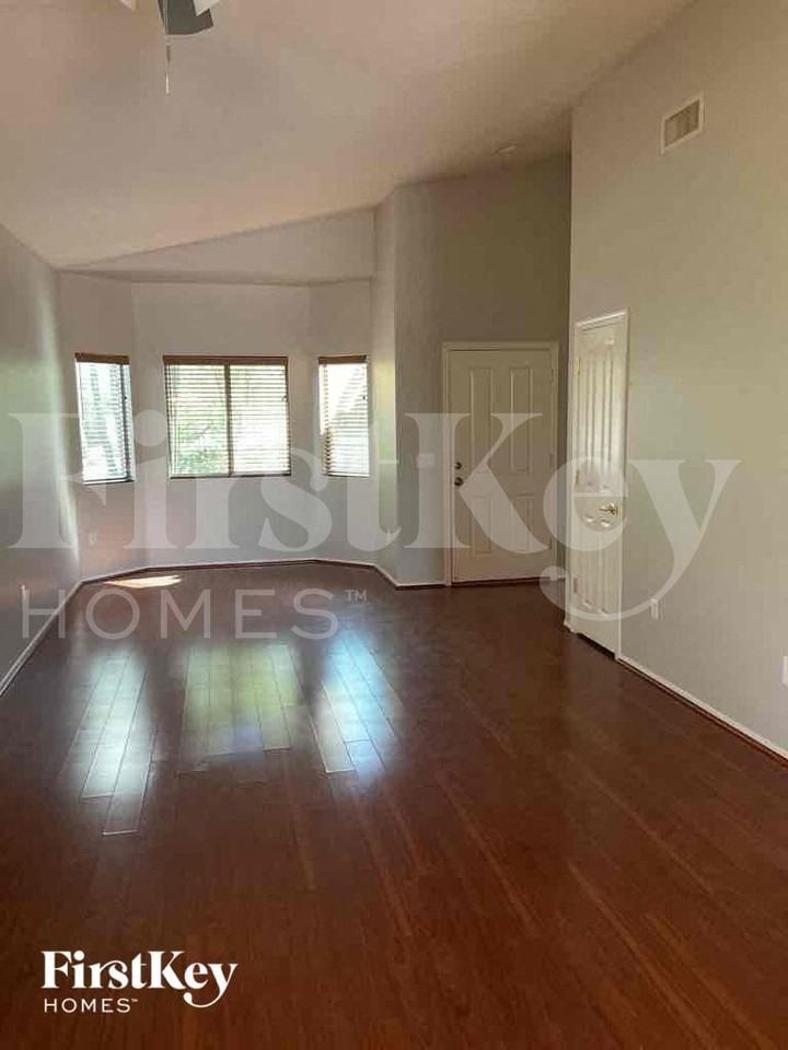 7718 W Sombrero View Ln - Photo 2 of 19