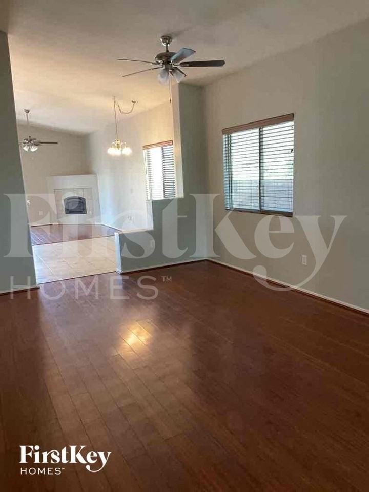 7718 W Sombrero View Ln - Photo 3 of 19