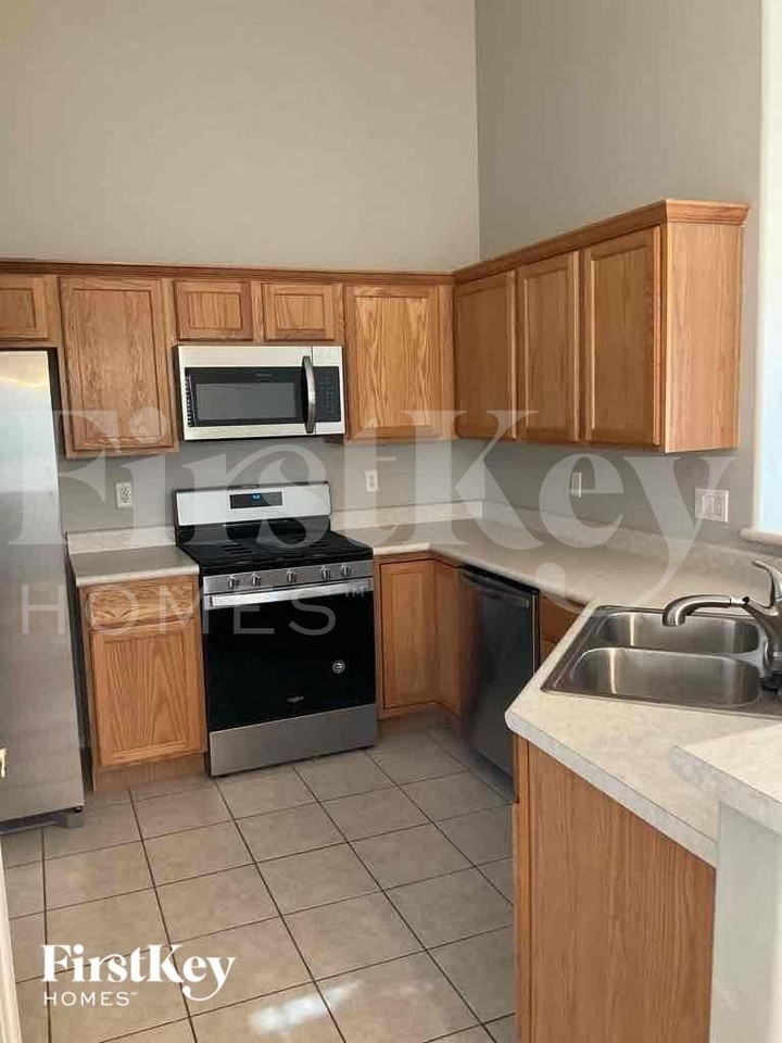 7718 W Sombrero View Ln - Photo 5 of 19