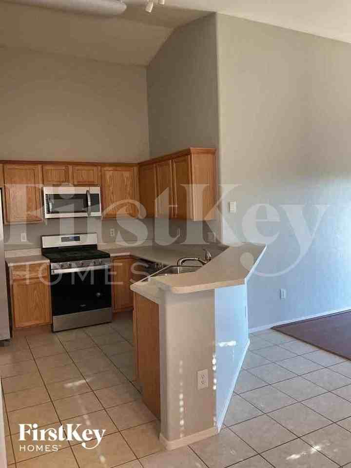7718 W Sombrero View Ln - Photo 7 of 19