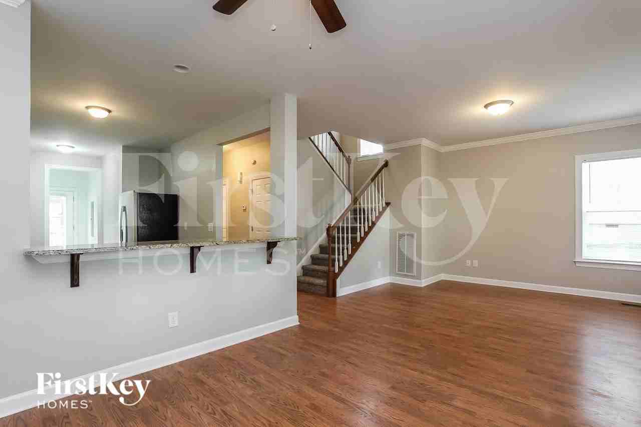 5121 Lundy Dr - Photo 5 of 18