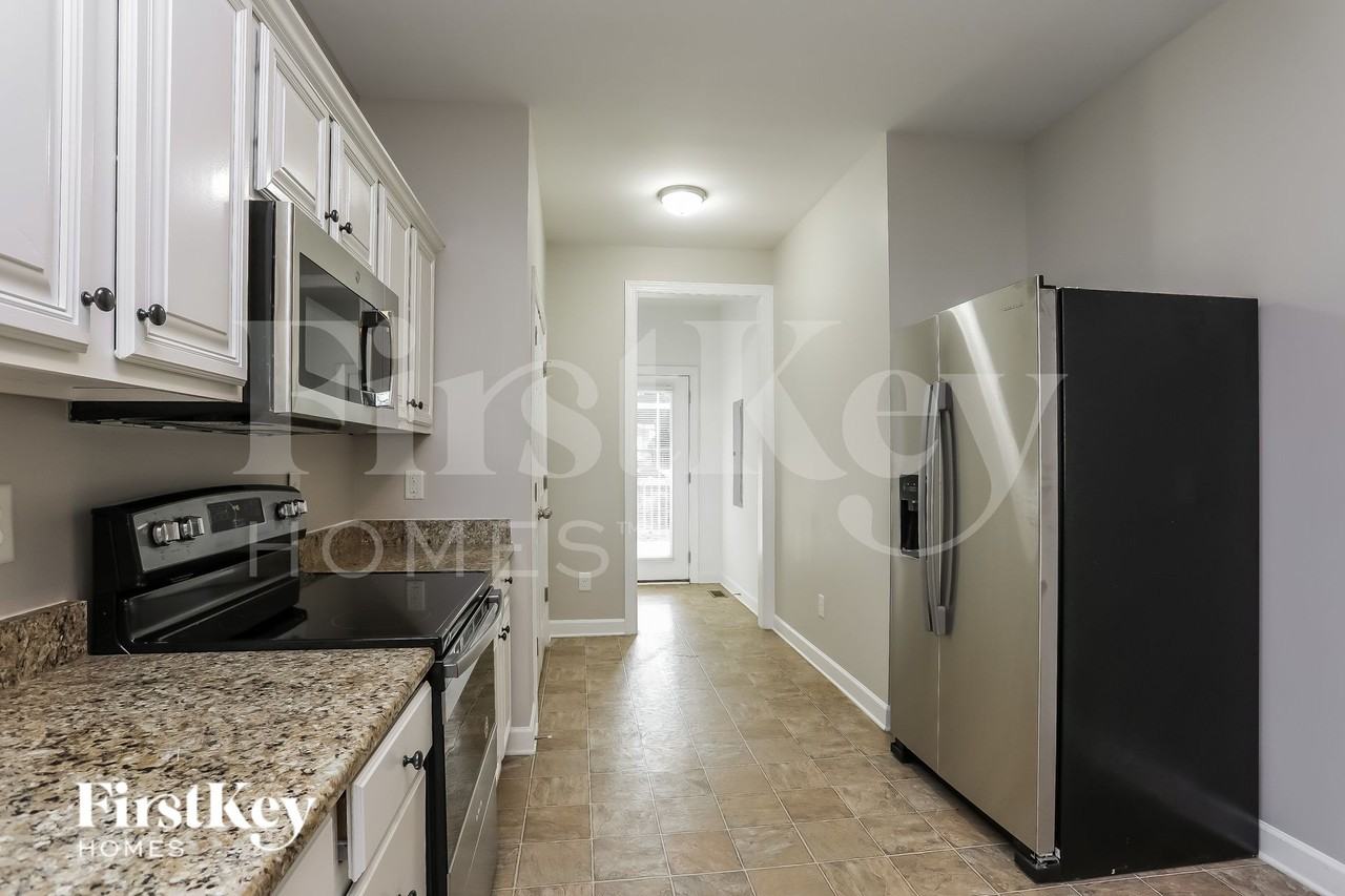 5121 Lundy Dr - Photo 6 of 18