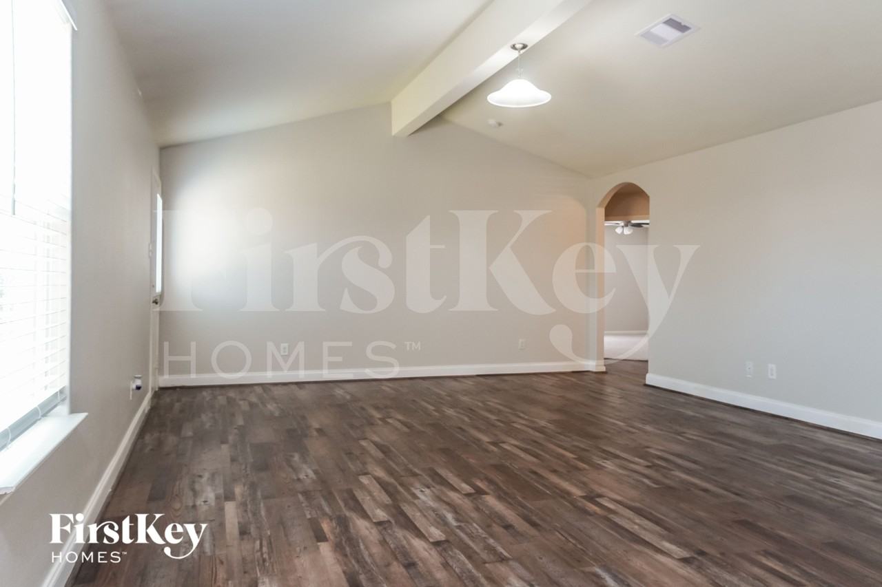 1001 Walnut Ln - Photo 2 of 16