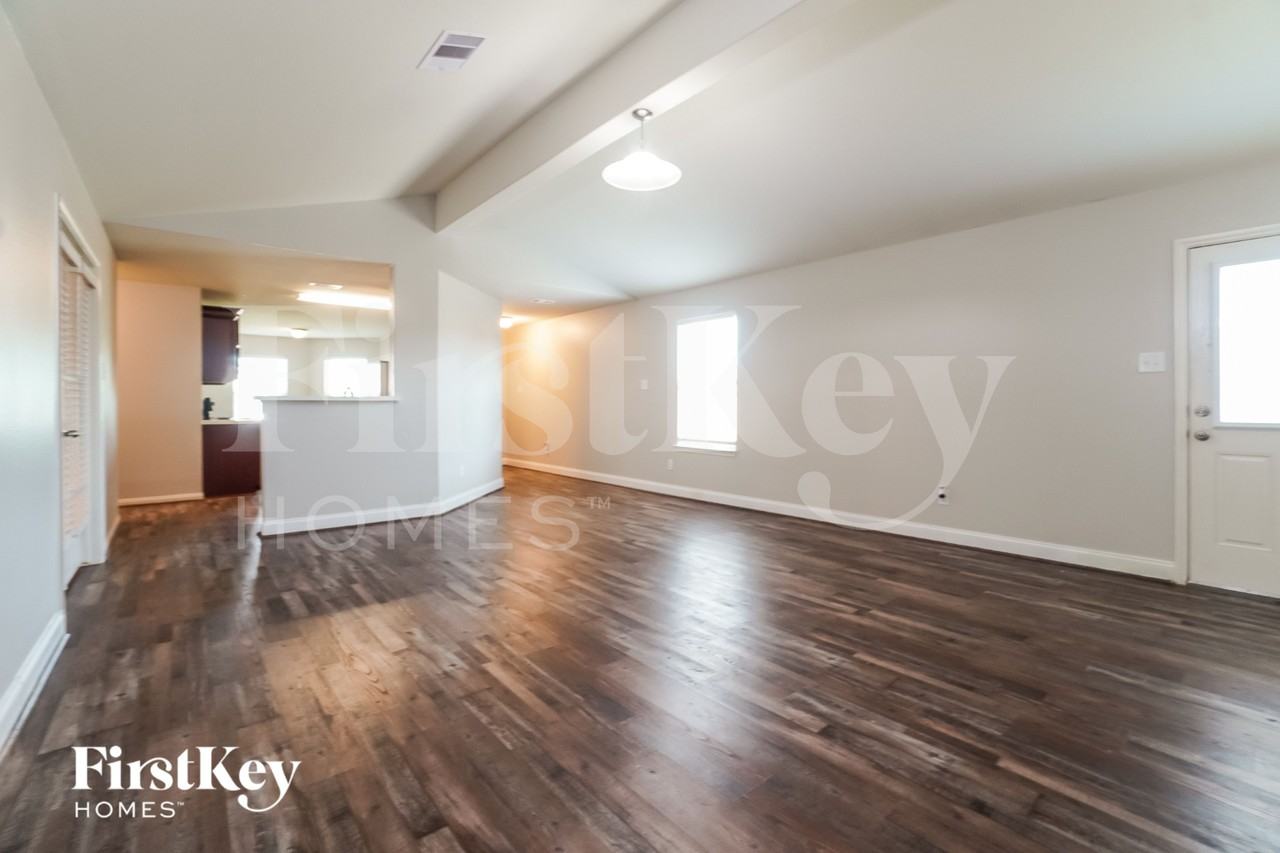1001 Walnut Ln - Photo 3 of 16