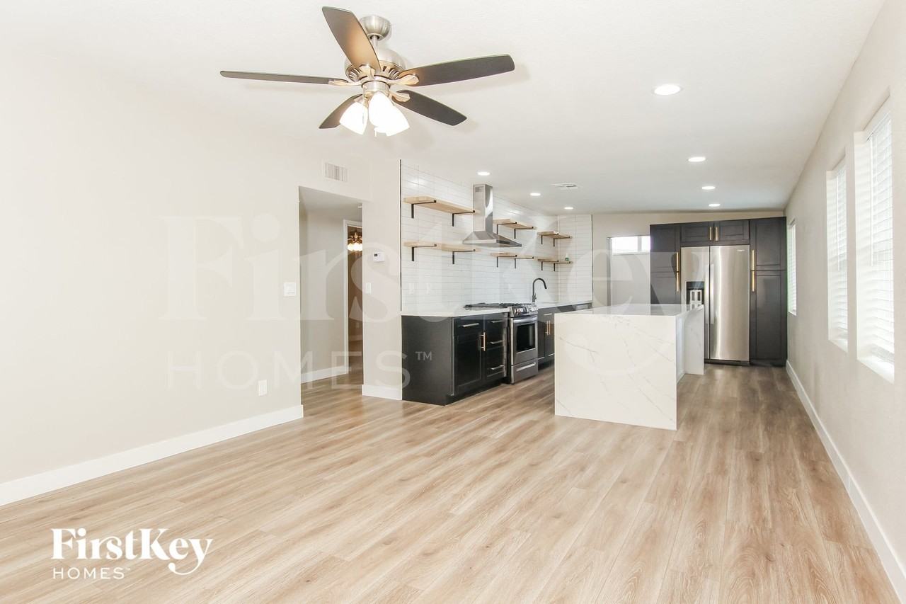 4616 N 29th Ave - Photo 3 of 15