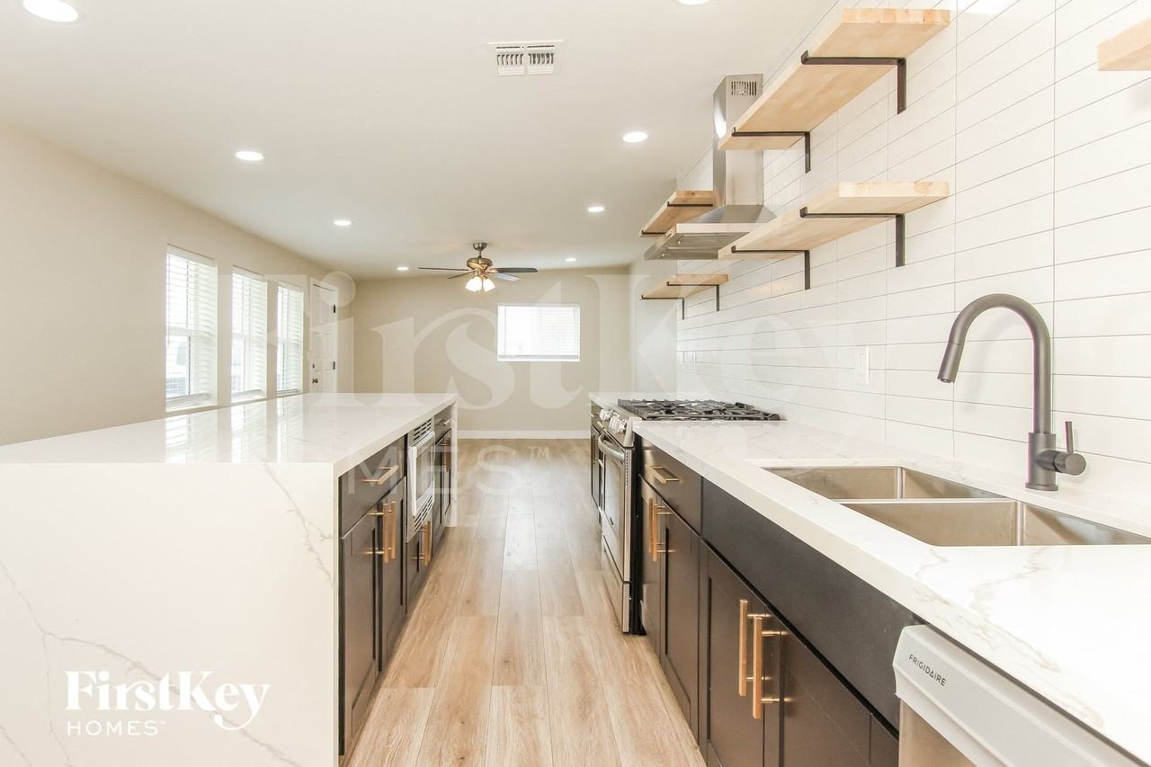 4616 N 29th Ave - Photo 7 of 15