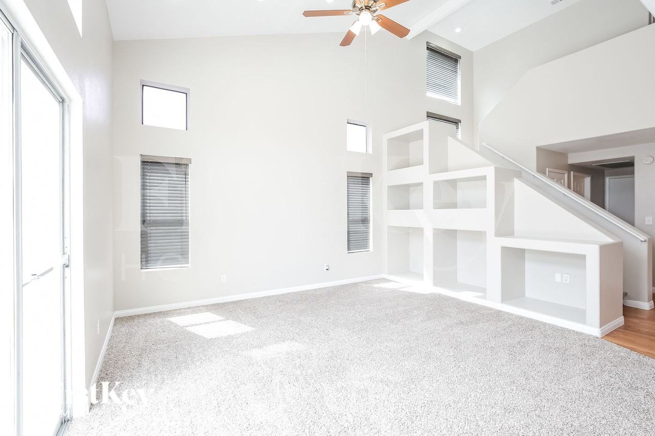 8017 Secret Ave - Photo 4 of 15
