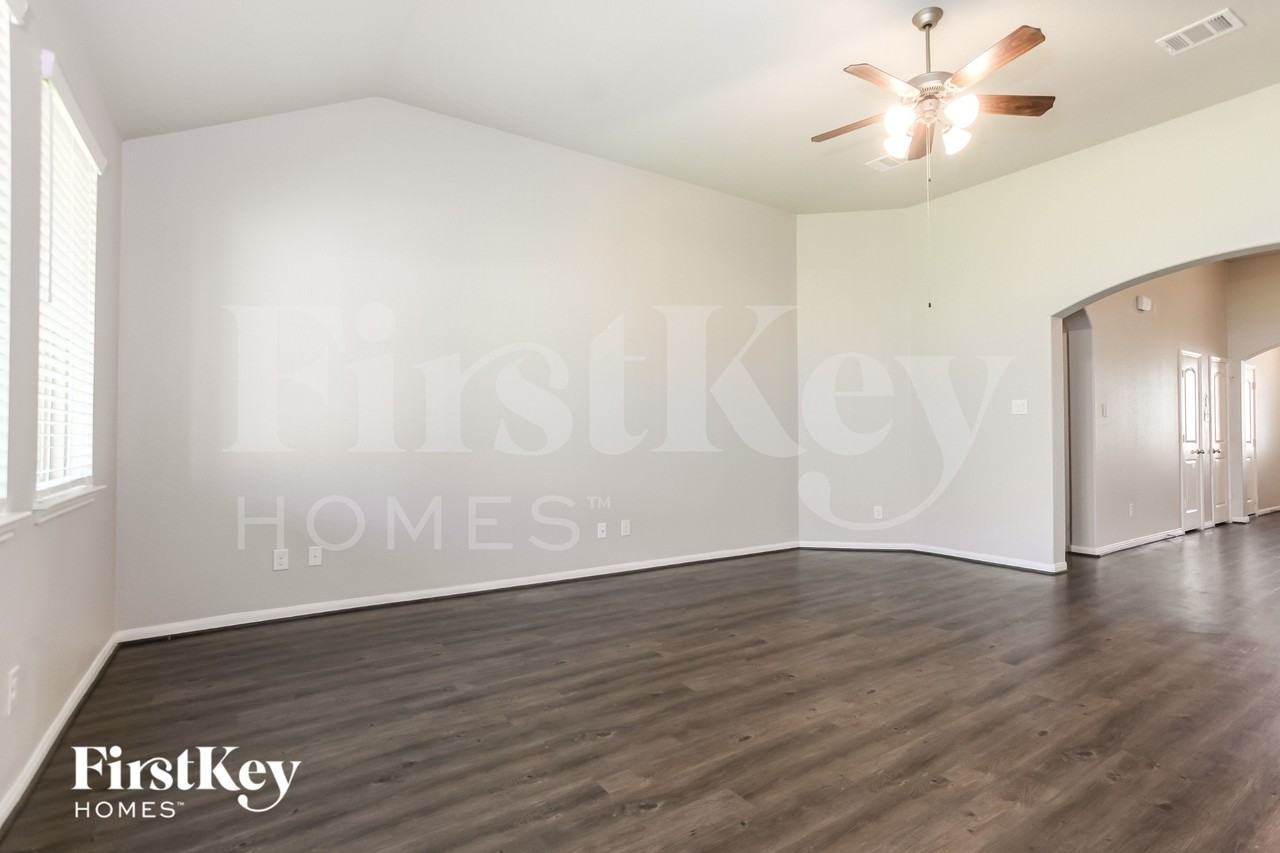 3106 Presley Jane Ct - Photo 3 of 16