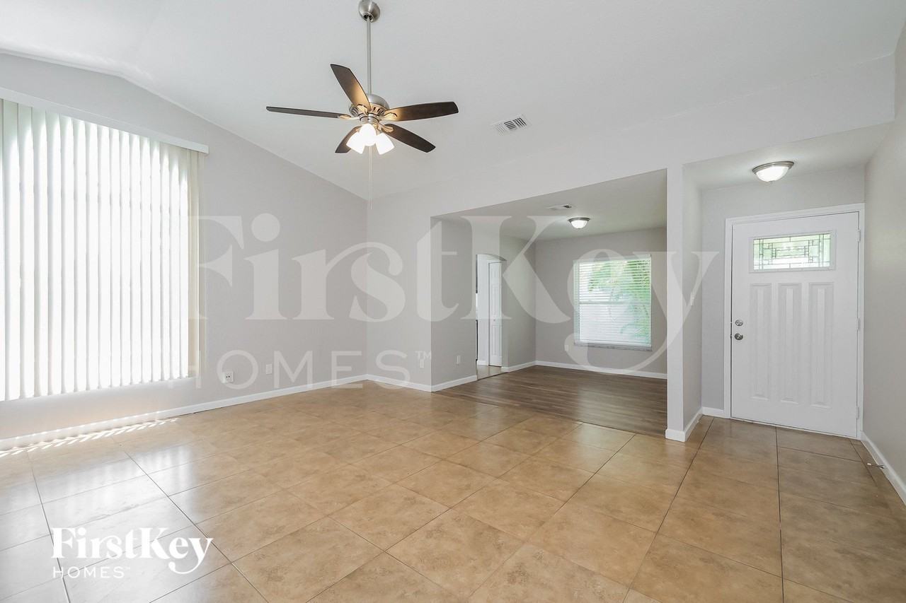 2484 Albaca Dr - Photo 3 of 15