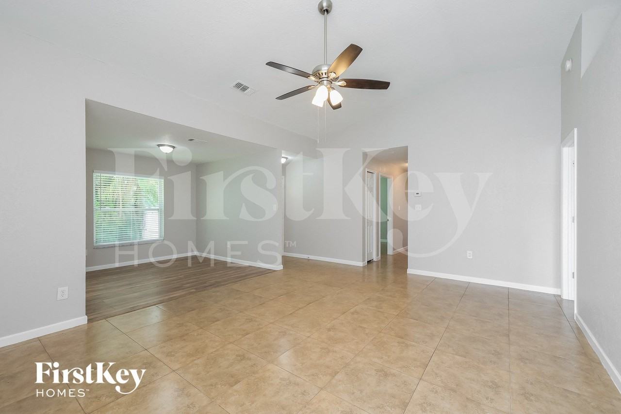 2484 Albaca Dr - Photo 4 of 15