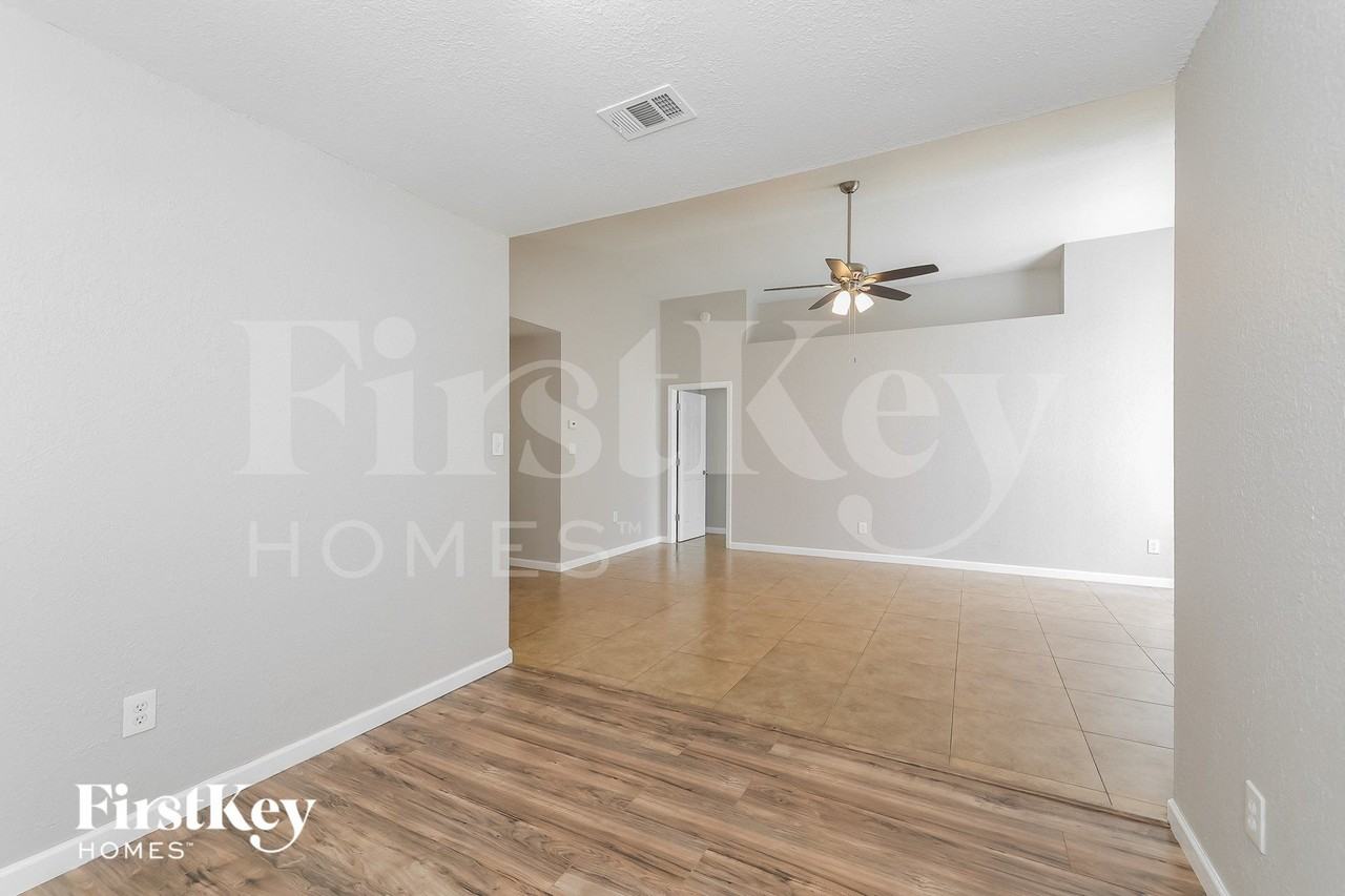 2484 Albaca Dr - Photo 5 of 15