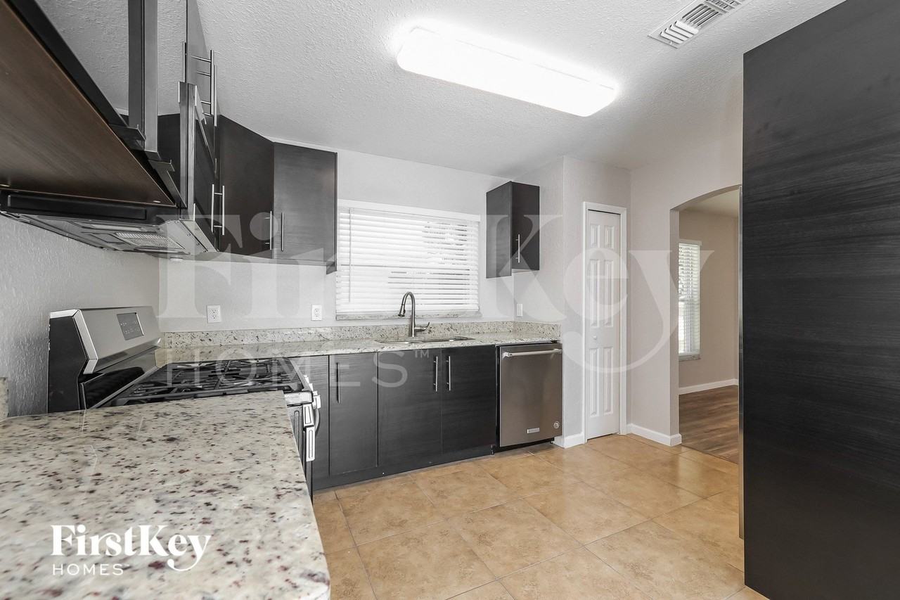 2484 Albaca Dr - Photo 6 of 15