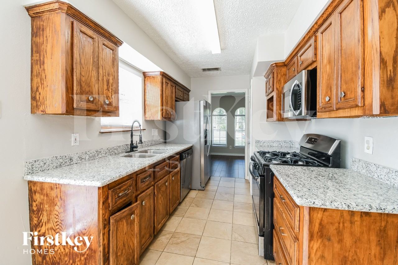9822 Hughes Ranch Rd - Photo 5 of 15