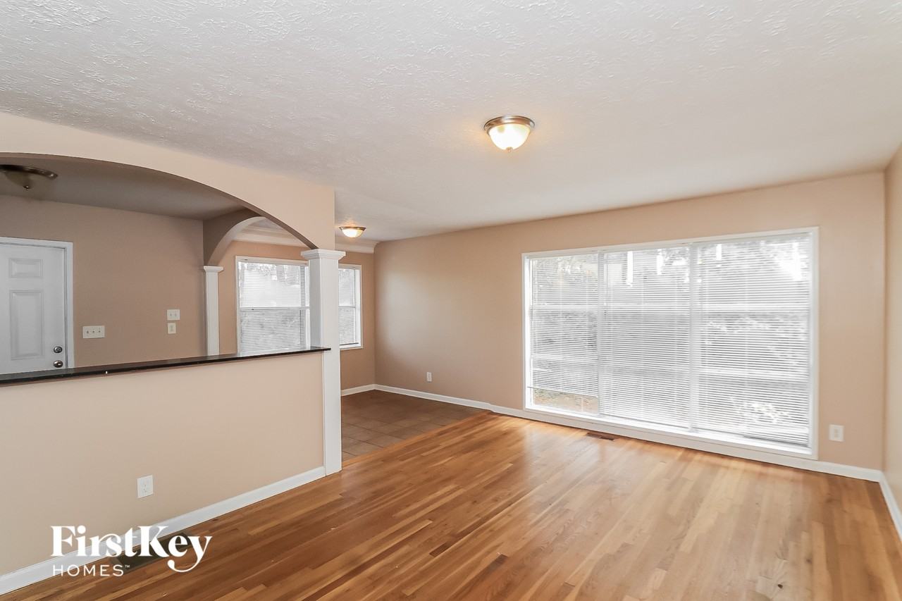 5070 Fairmont Rd Se - Photo 2 of 15