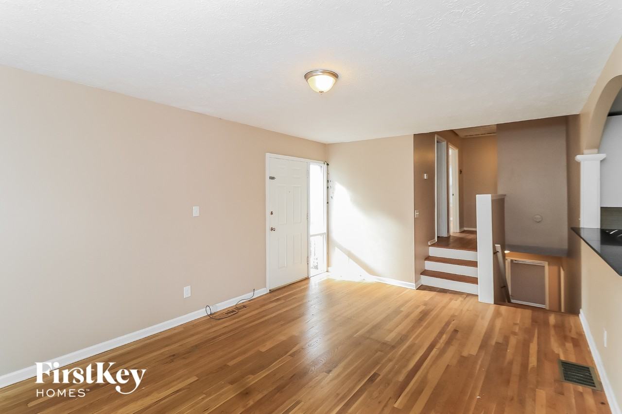 5070 Fairmont Rd Se - Photo 4 of 15
