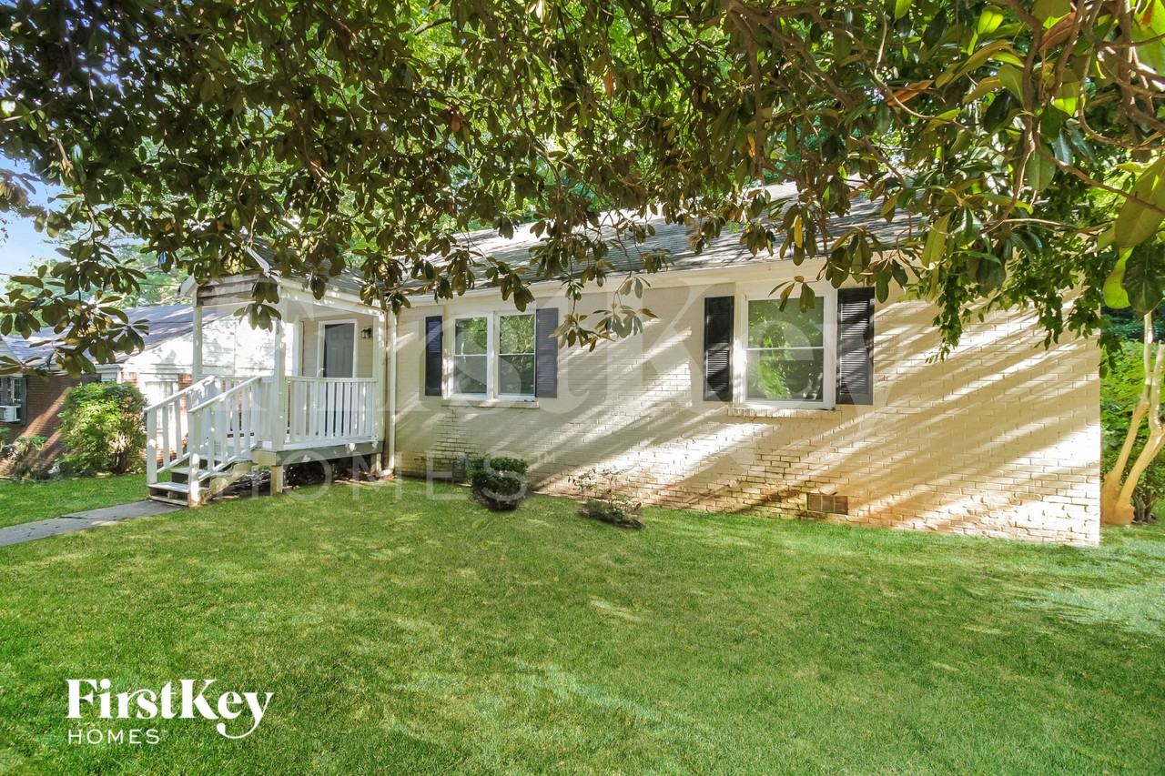 1800 Oakmont Dr Nw - Photo 2 of 15