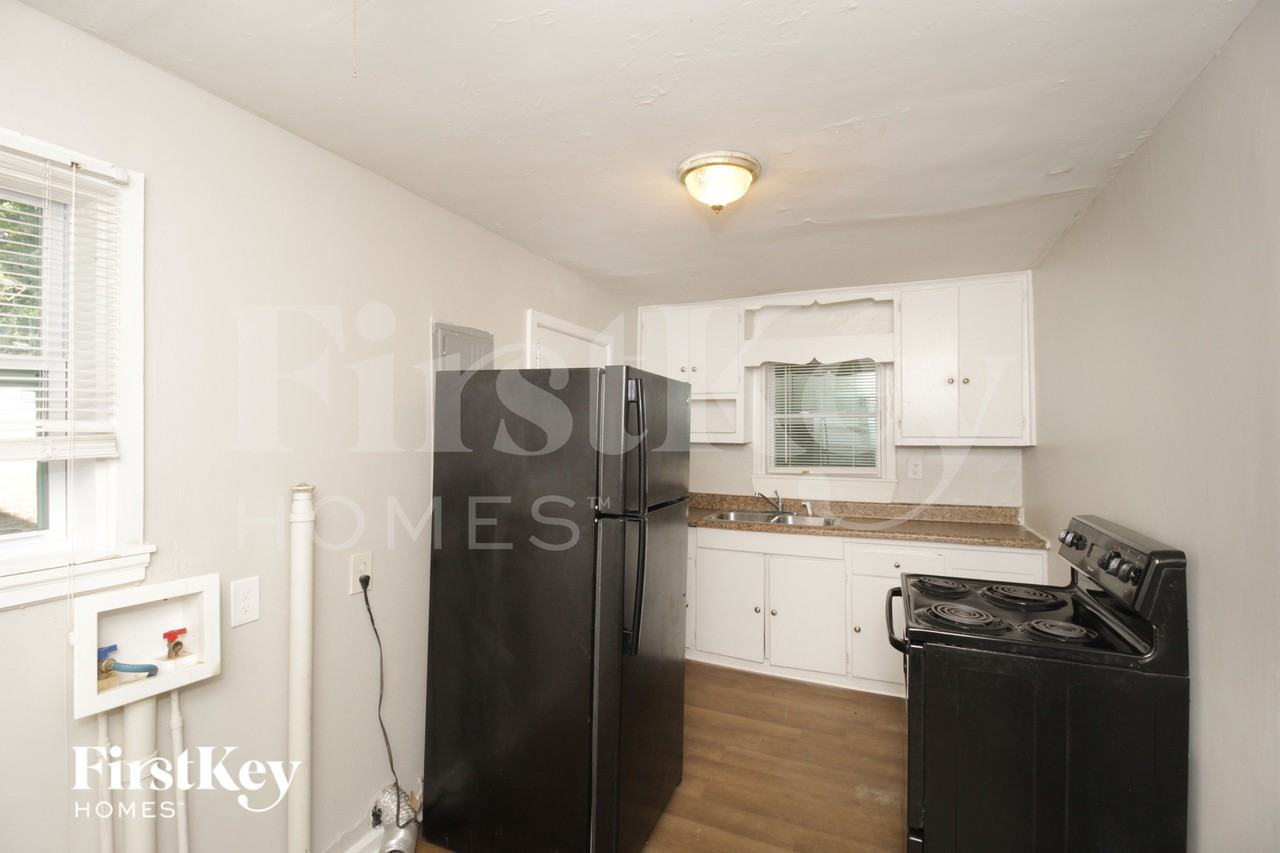 1800 Oakmont Dr Nw - Photo 6 of 15