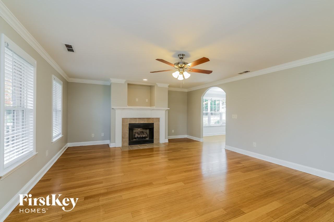 5819 Willowdale Dr - Photo 3 of 15