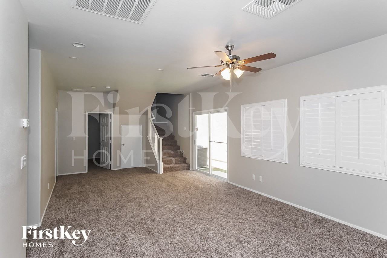 10092 Emerald Edgewater Ct - Photo 2 of 14