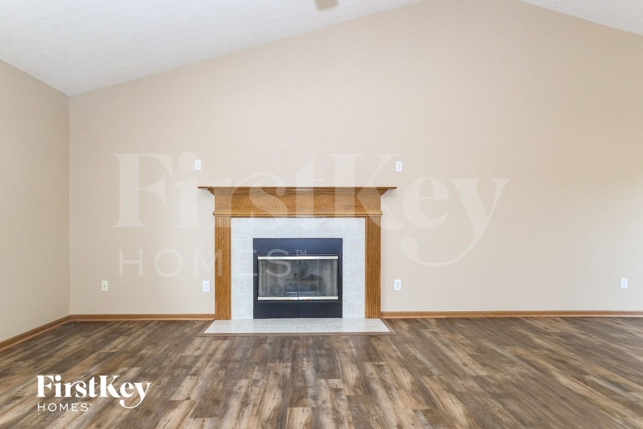 7104 Winchester Crossing Blvd - Photo 3 of 15