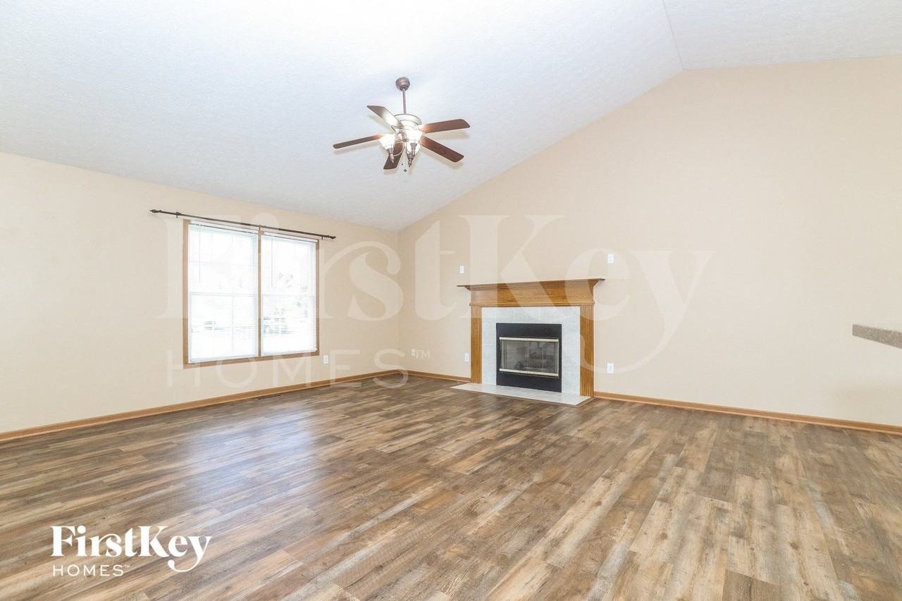 7104 Winchester Crossing Blvd - Photo 4 of 15