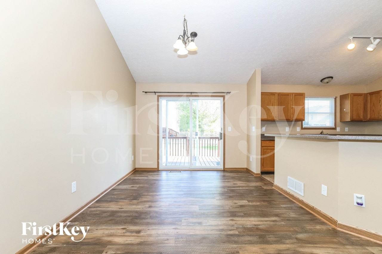 7104 Winchester Crossing Blvd - Photo 5 of 15