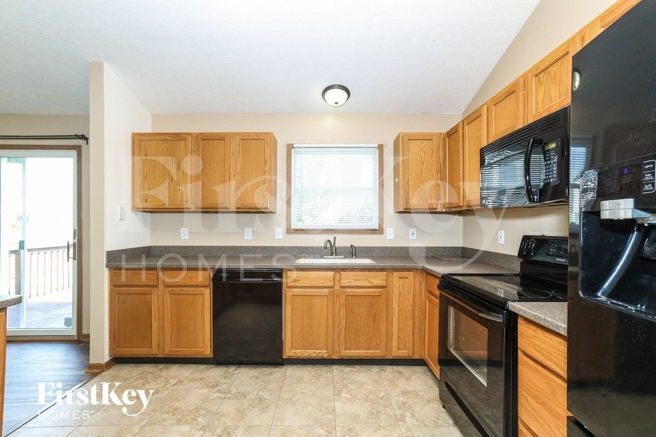 7104 Winchester Crossing Blvd - Photo 7 of 15
