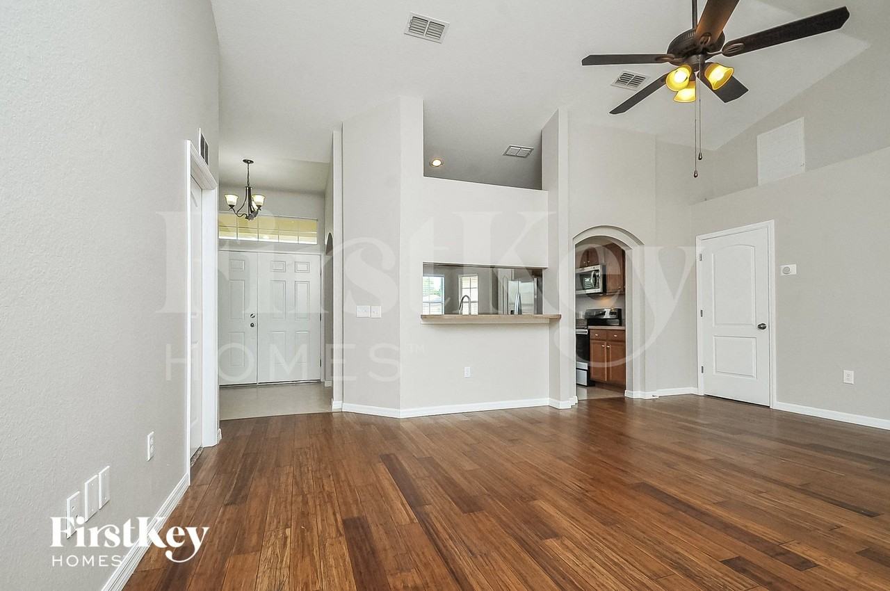 5203 Ashwood Dr - Photo 2 of 15
