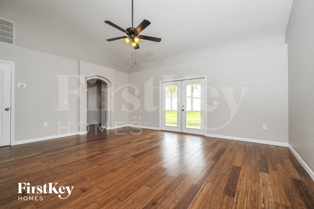 5203 Ashwood Dr - Photo 3 of 15