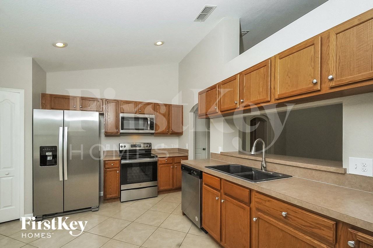 5203 Ashwood Dr - Photo 4 of 15