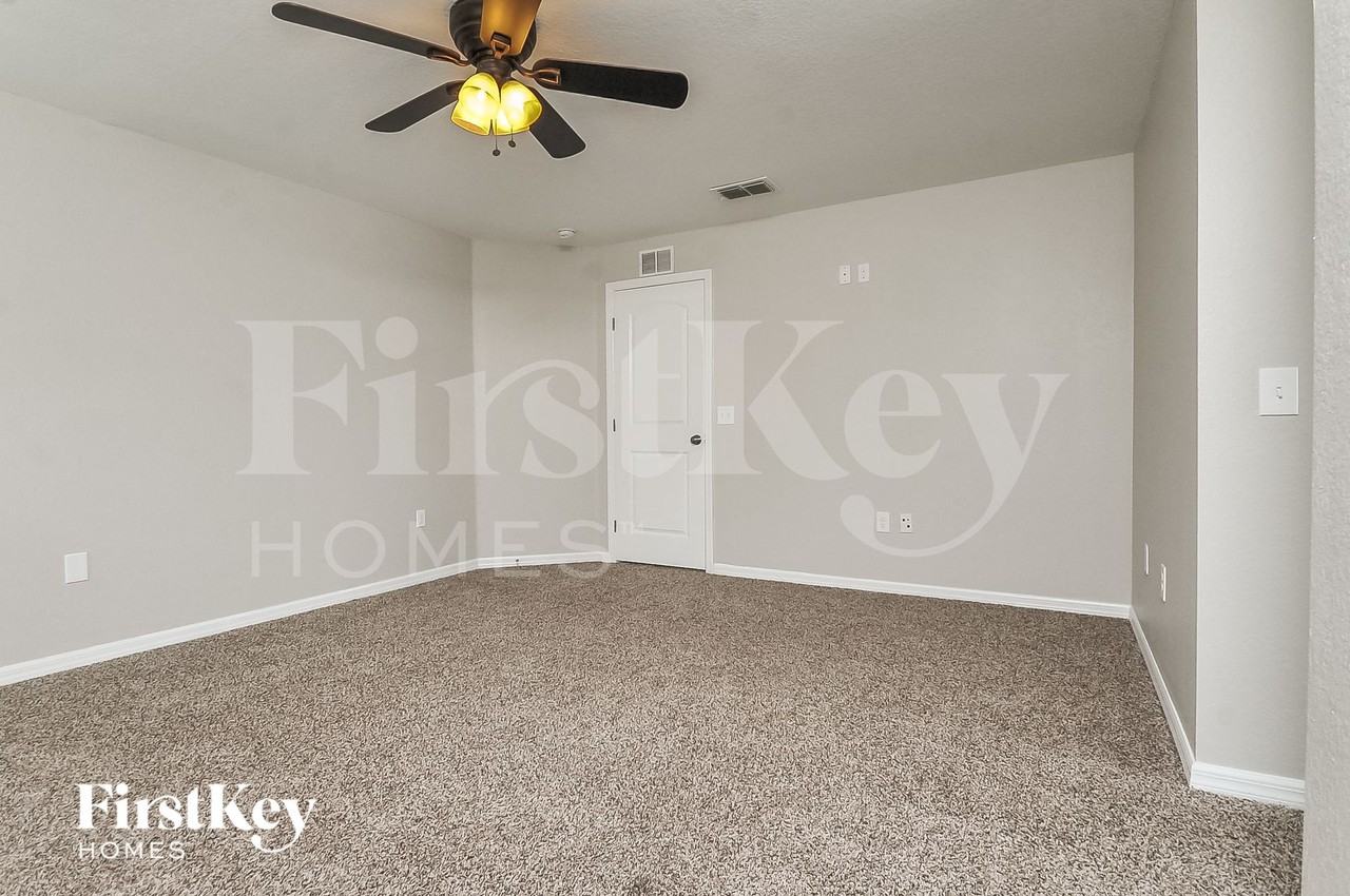 5203 Ashwood Dr - Photo 7 of 15