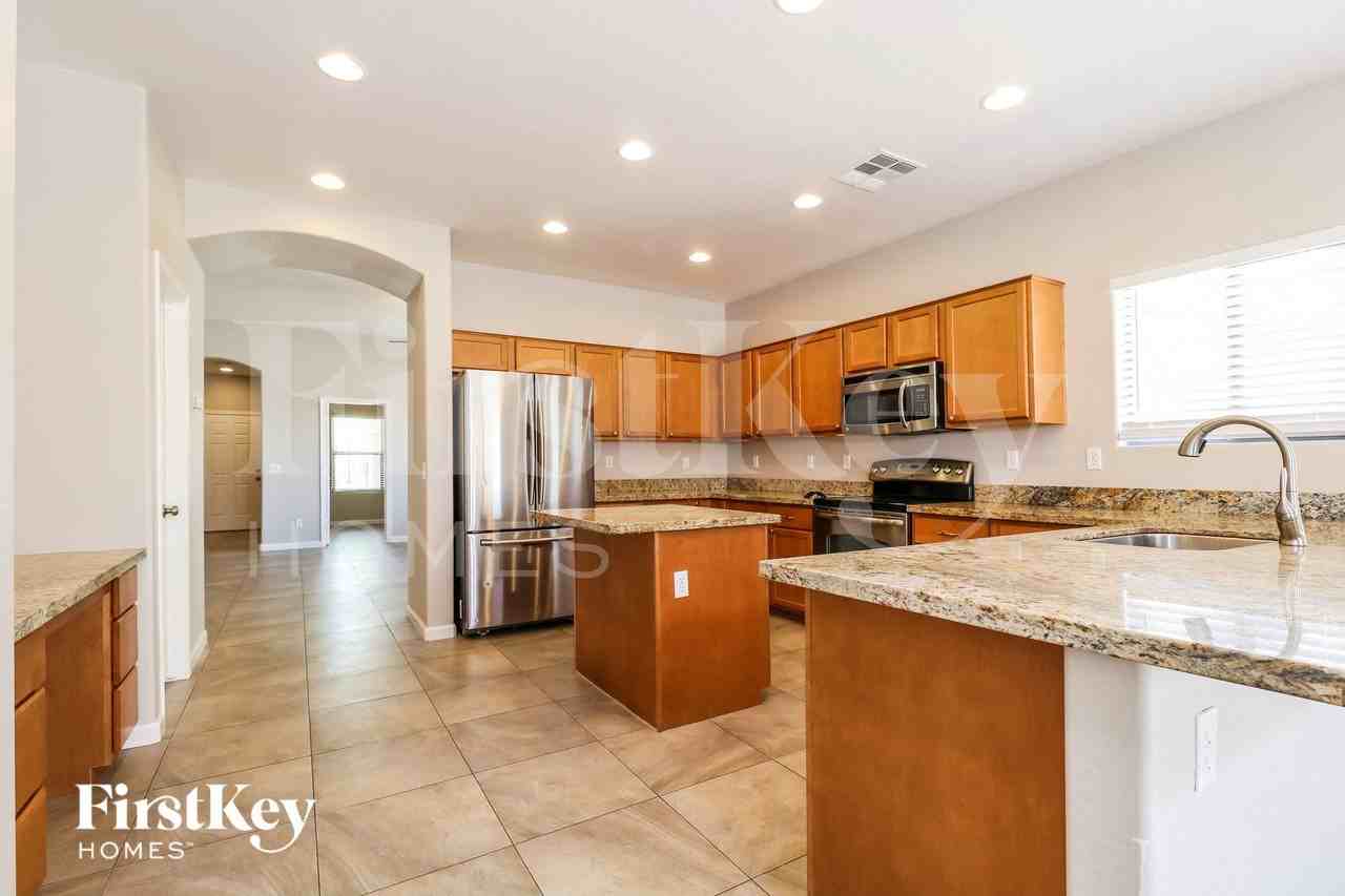 1127 S 220th Dr - Photo 4 of 15