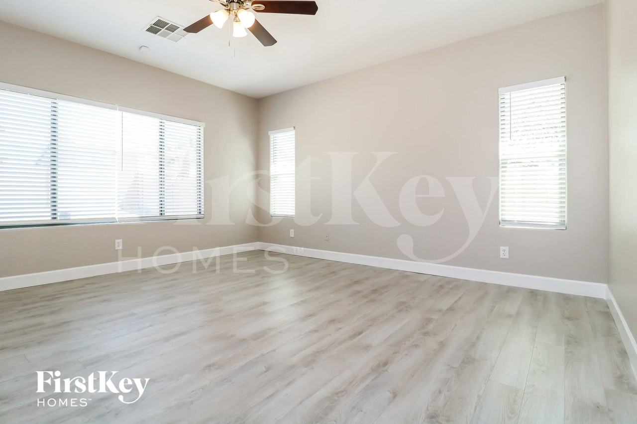 1127 S 220th Dr - Photo 7 of 15
