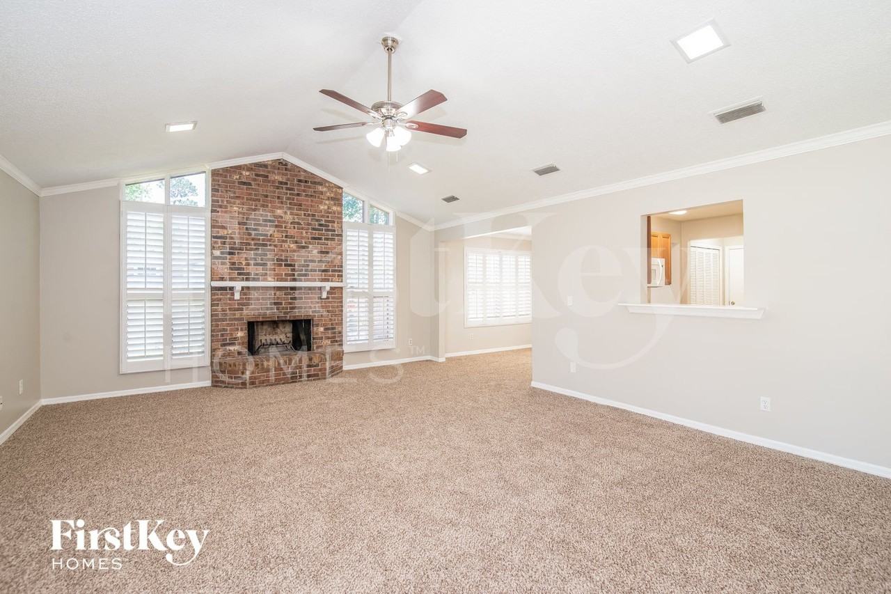 1746 Cinnamon Dr - Photo 3 of 15