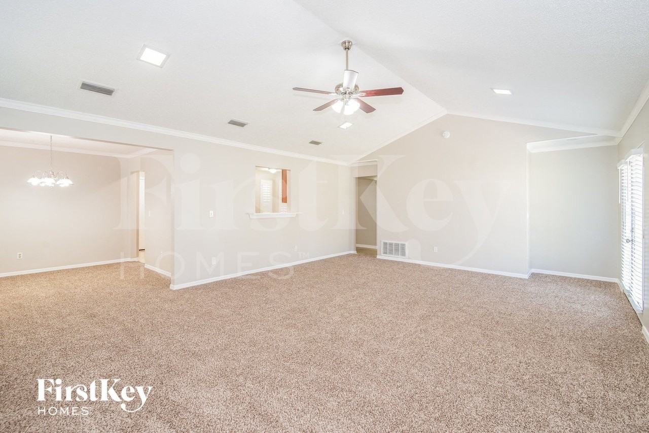 1746 Cinnamon Dr - Photo 4 of 15