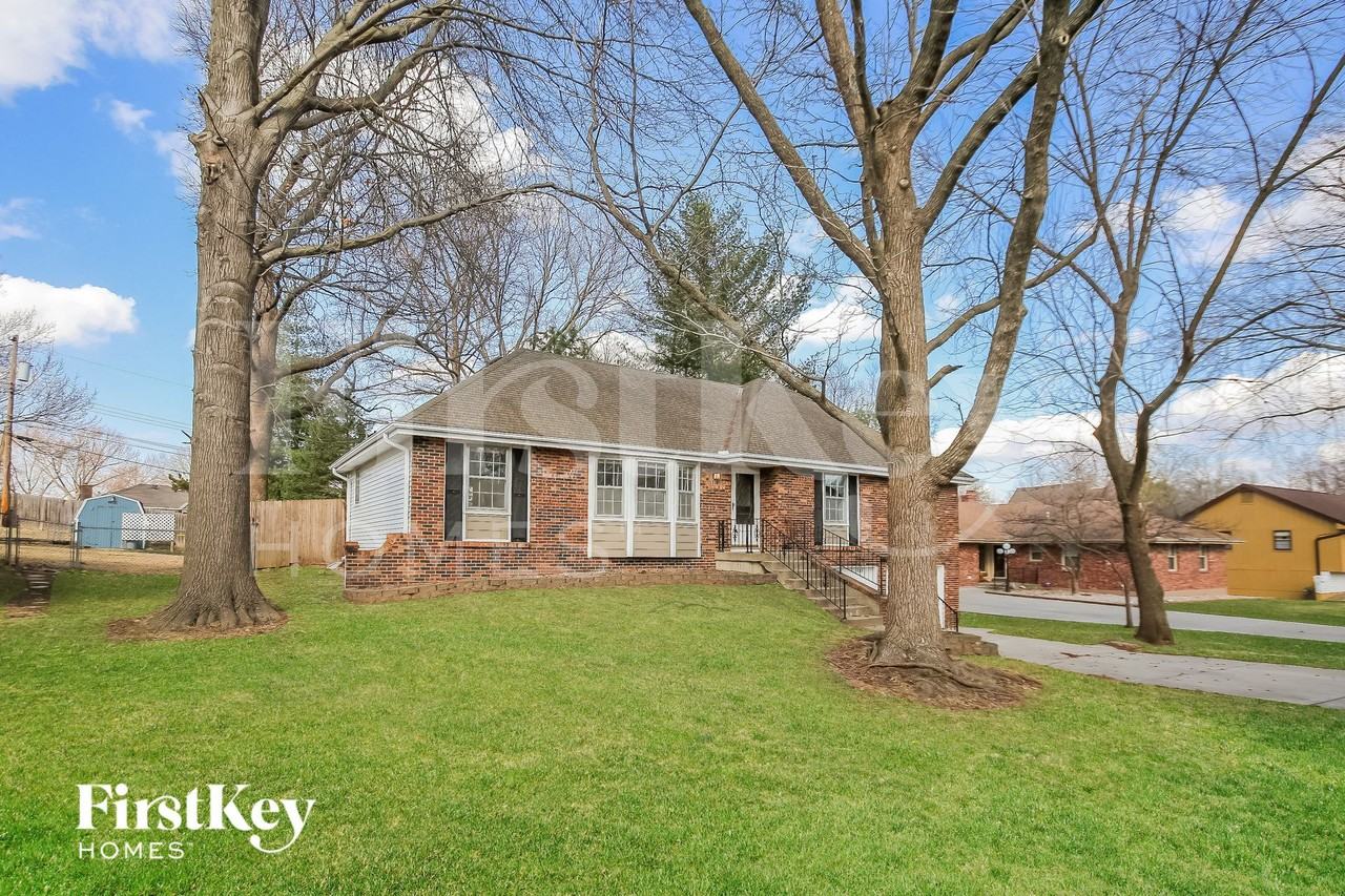 1218 Ne 80th Ter - Photo 2 of 15
