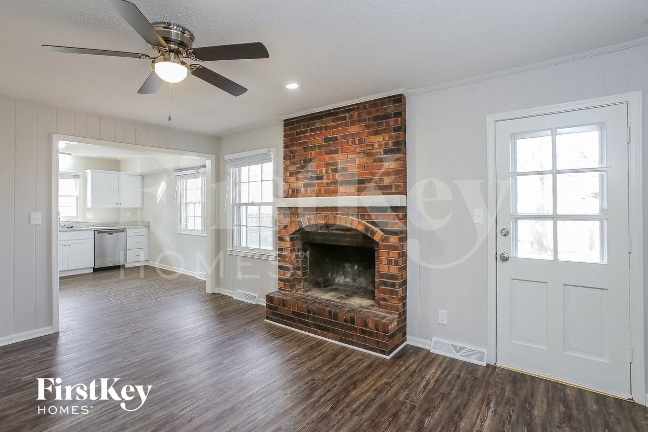 1218 Ne 80th Ter - Photo 3 of 15