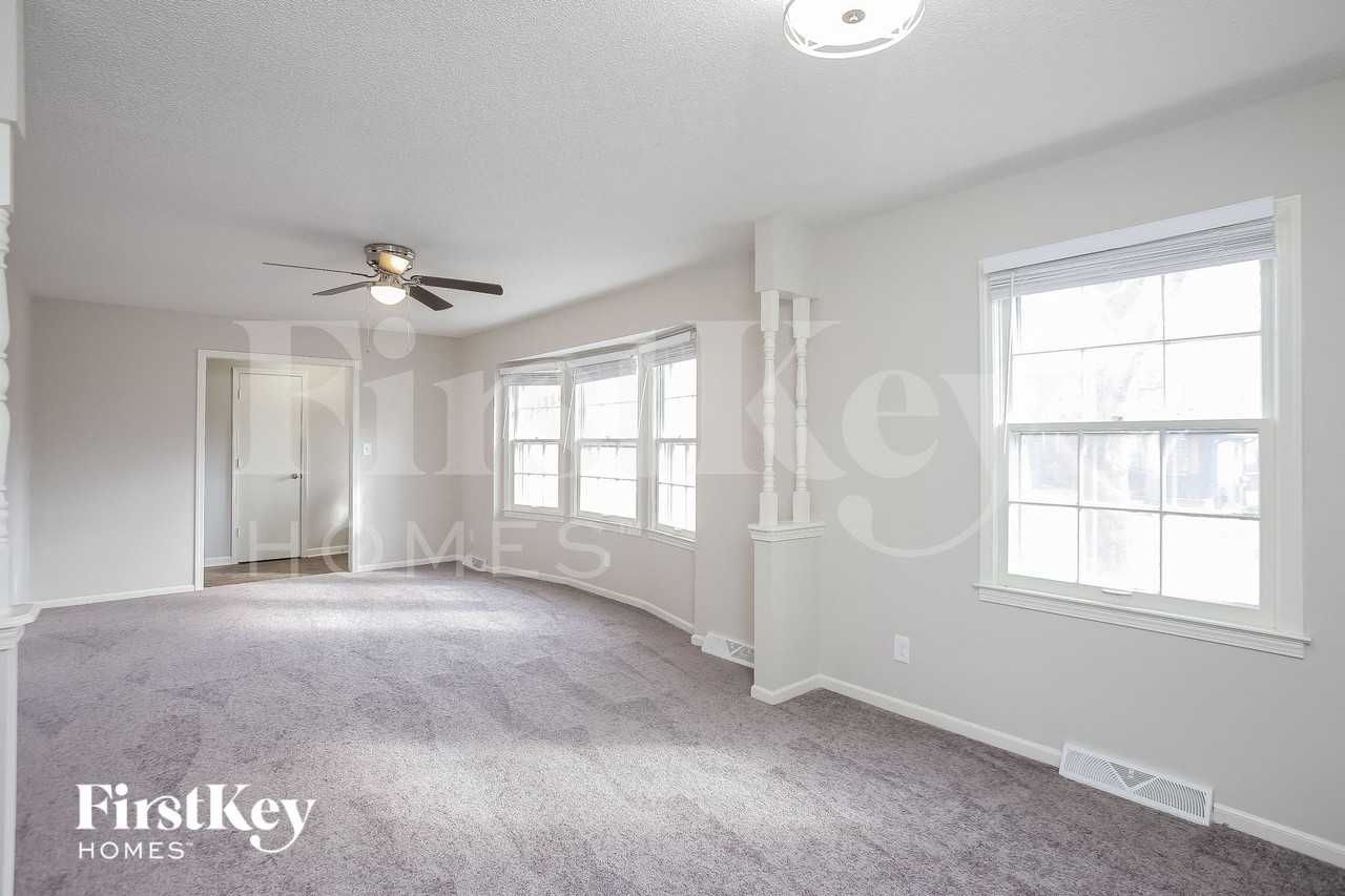 1218 Ne 80th Ter - Photo 4 of 15