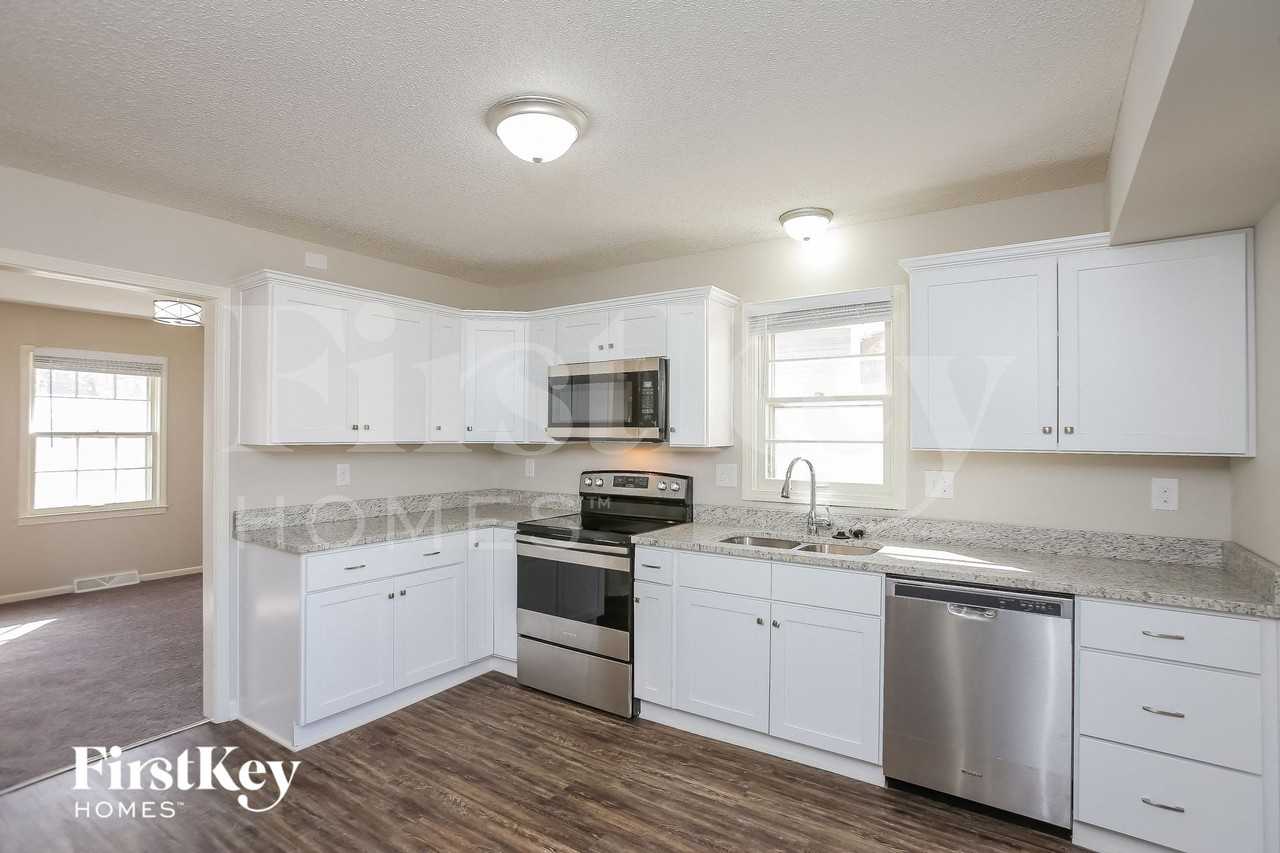 1218 Ne 80th Ter - Photo 5 of 15