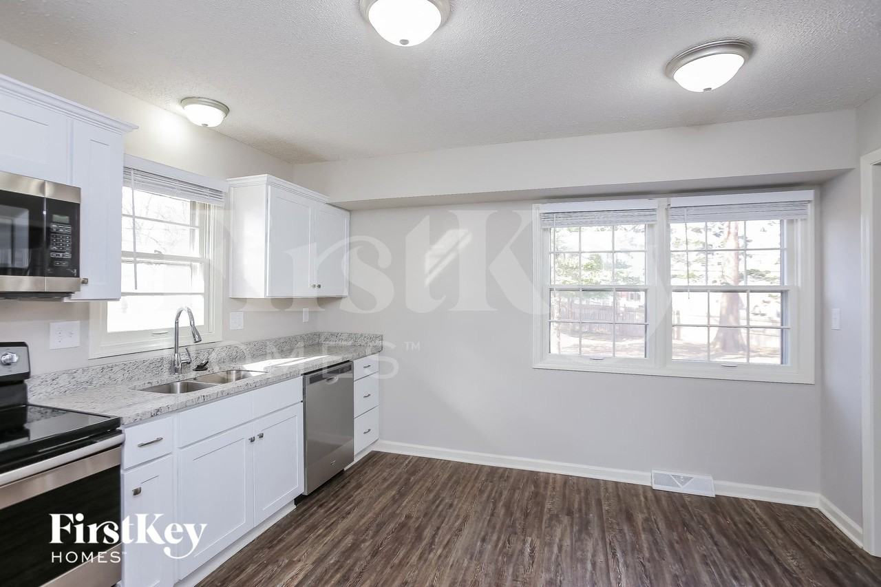 1218 Ne 80th Ter - Photo 6 of 15