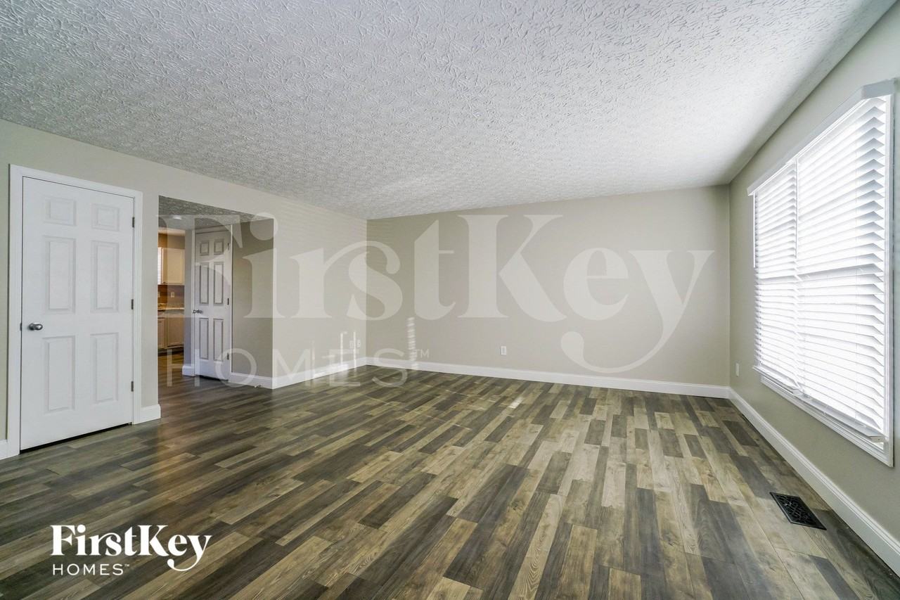 469 Furman St - Photo 3 of 15