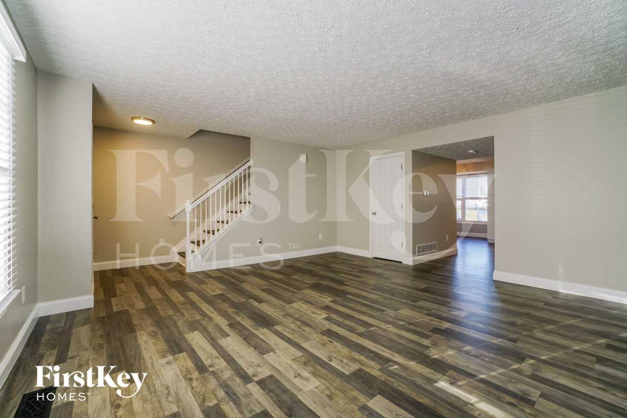 469 Furman St - Photo 4 of 15