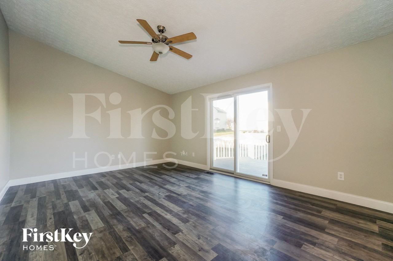 469 Furman St - Photo 5 of 15