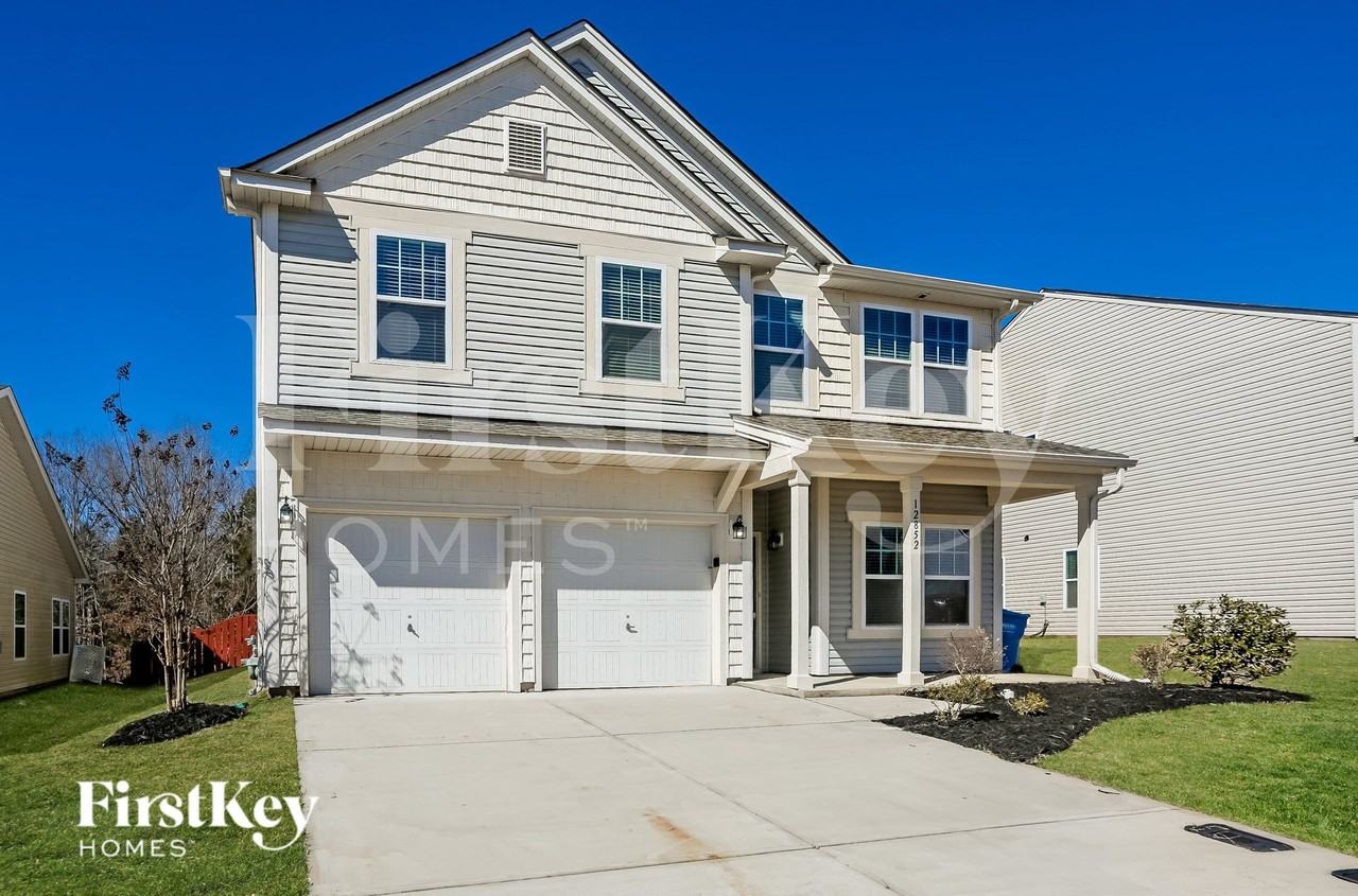 12852 Clydesdale Dr - Photo 2 of 15