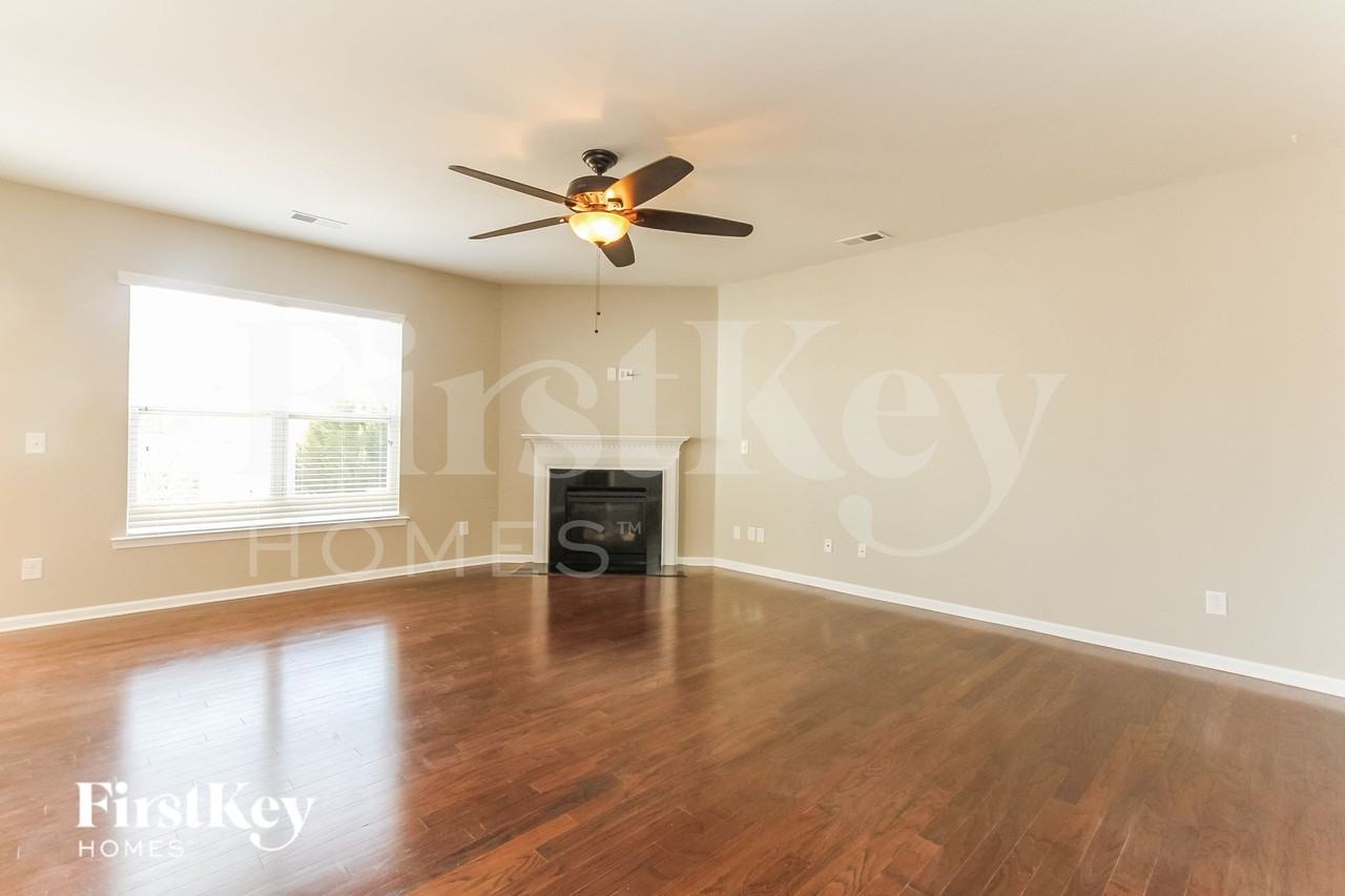 574 Marthas View Dr Nw - Photo 3 of 14