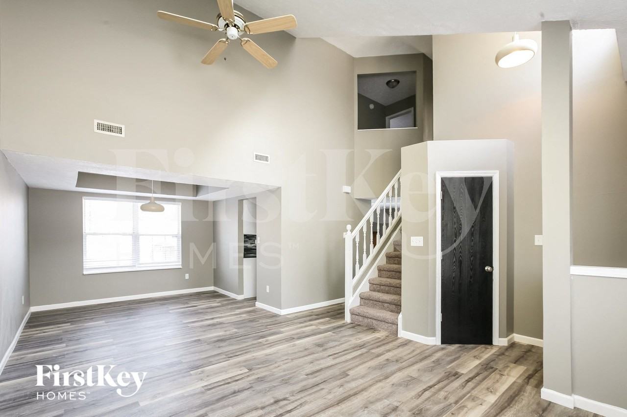 11142 Baycreek Dr - Photo 3 of 15
