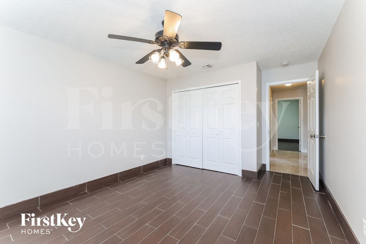 7652 Clubhouse Estates Dr - Photo 7 of 15
