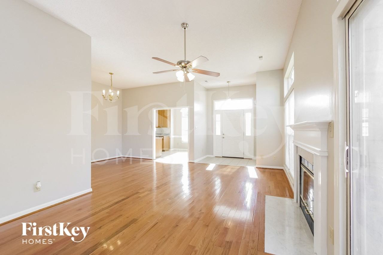 3105 Denhem Ct - Photo 4 of 15